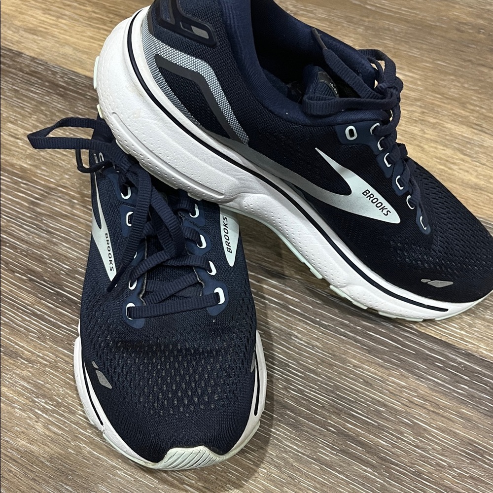 Brooks Women’s Ghost 15 Running Shoes - navy blue and White - Picture 9 of 9